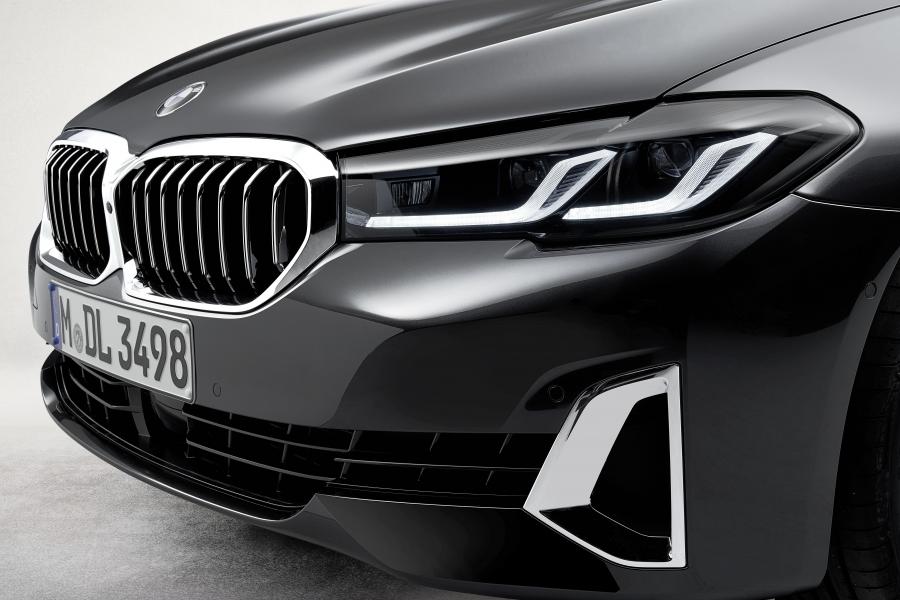 Детали экстерьера BMW 530i Touring Luxury Line (G31) 2020 года  (WW) (фото 32 из 73)